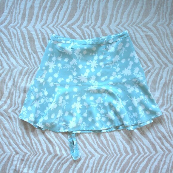 SO Light Blue Floral Mini Skirt - Picture 2 of 6